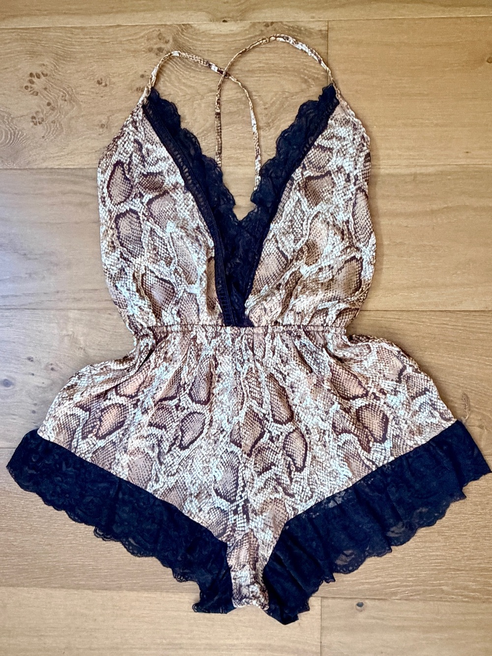 Missguided Snakeskin Teddy Romper Pajamas Black Lace Satin Sexy Flirty Size 8/M